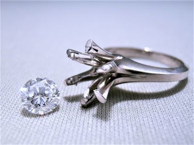 昔のデザインのダイヤモンドリング