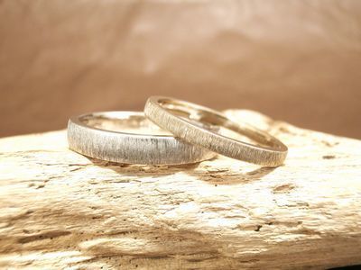 鍛造製の結婚指輪