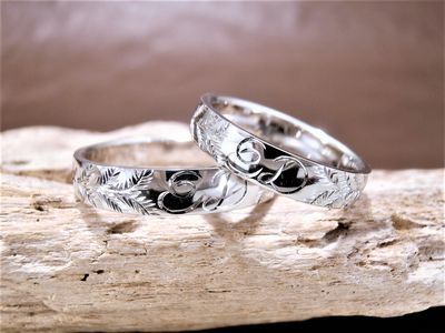 手彫りデザインの結婚指輪
