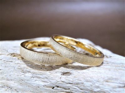佐賀錦をデザインした結婚指輪